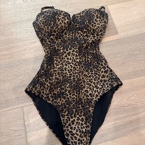 Ta3 lofty Leopard Print One-Piece Swimsuit medium